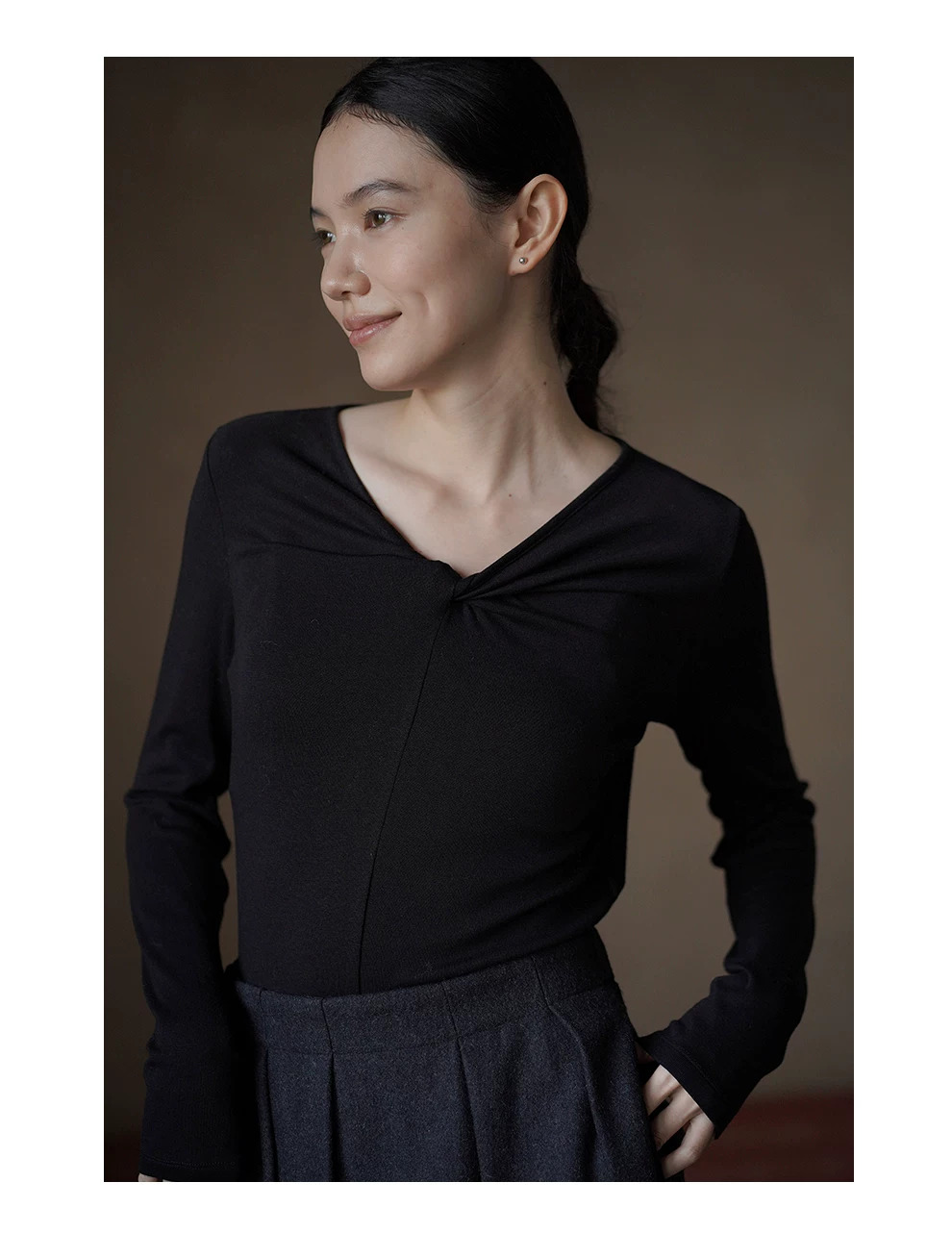 美感通勤親膚彈性棉感扭結V領合身氣質顯瘦長袖內搭T恤,美感通勤親膚彈性棉感扭結V領合身氣質顯瘦長袖內搭T恤,HBFW1075,美感通勤親膚彈性棉感扭結V領合身氣質顯瘦長袖內搭T恤,柔軟絨感,保暖修身