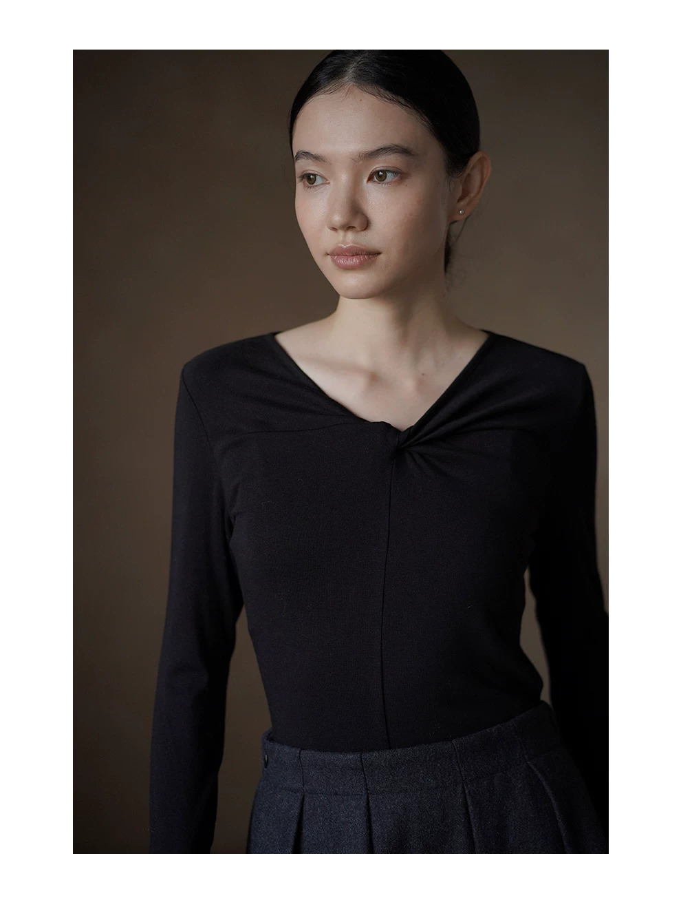 美感通勤親膚彈性棉感扭結V領合身氣質顯瘦長袖內搭T恤,美感通勤親膚彈性棉感扭結V領合身氣質顯瘦長袖內搭T恤,HBFW1075,美感通勤親膚彈性棉感扭結V領合身氣質顯瘦長袖內搭T恤,柔軟絨感,保暖修身