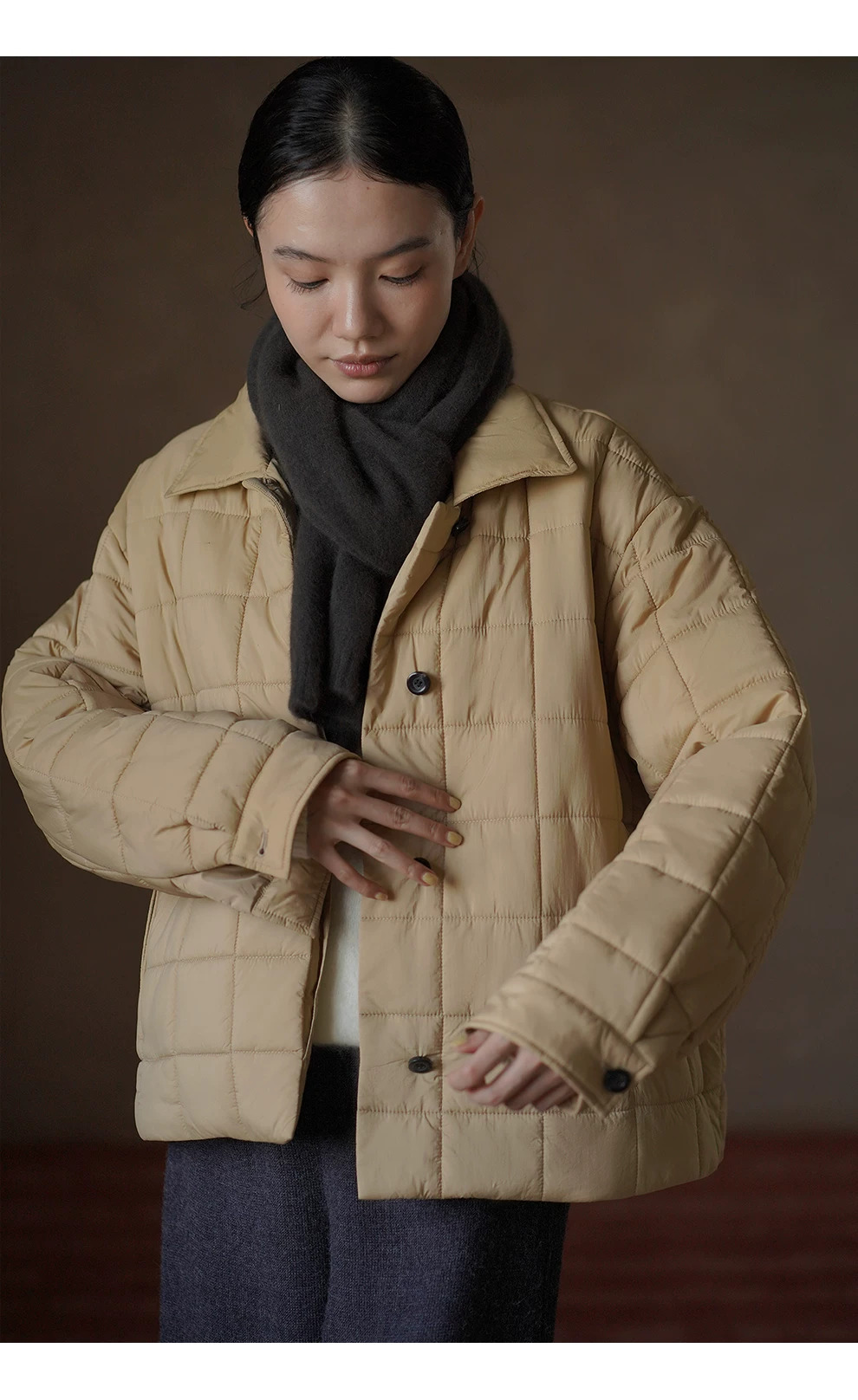 輕盈柔潤保暖絎棉方格絎線翻領短版寬鬆顯瘦棉服外套女,輕盈柔潤保暖絎棉方格絎線翻領短版寬鬆顯瘦棉服外套女,HBFW5022,輕盈柔潤保暖絎棉方格絎線翻領短版寬鬆顯瘦棉服外套女,格子可愛,翻領寬鬆
