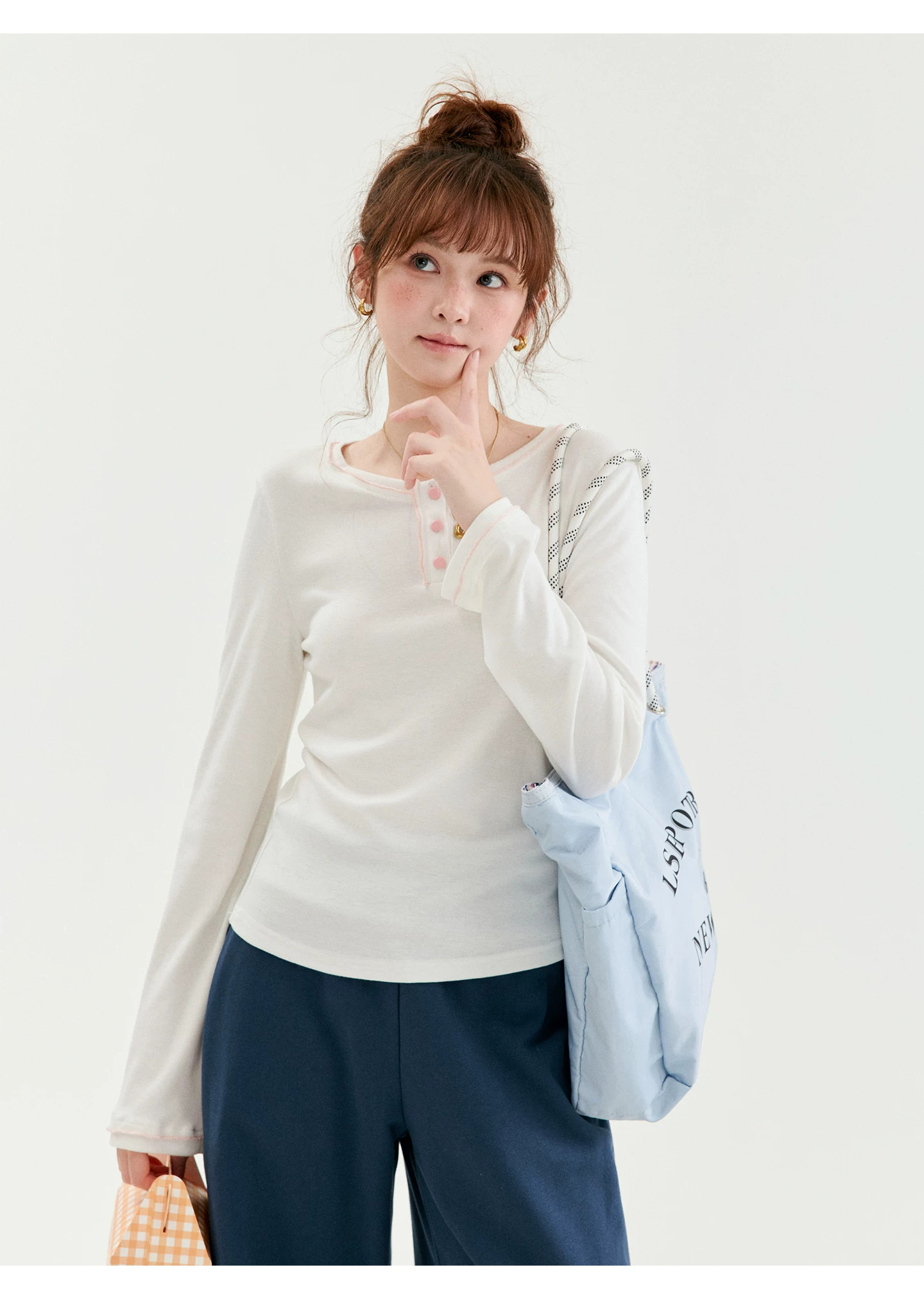 撞色邊圓領長袖顯瘦T恤女秋季新款通勤百搭上衣,撞色邊圓領長袖顯瘦T恤女秋季新款通勤百搭上衣,HBFW1036,撞色邊圓領長袖顯瘦T恤女秋季新款通勤百搭上衣,半開排扣,修身版型