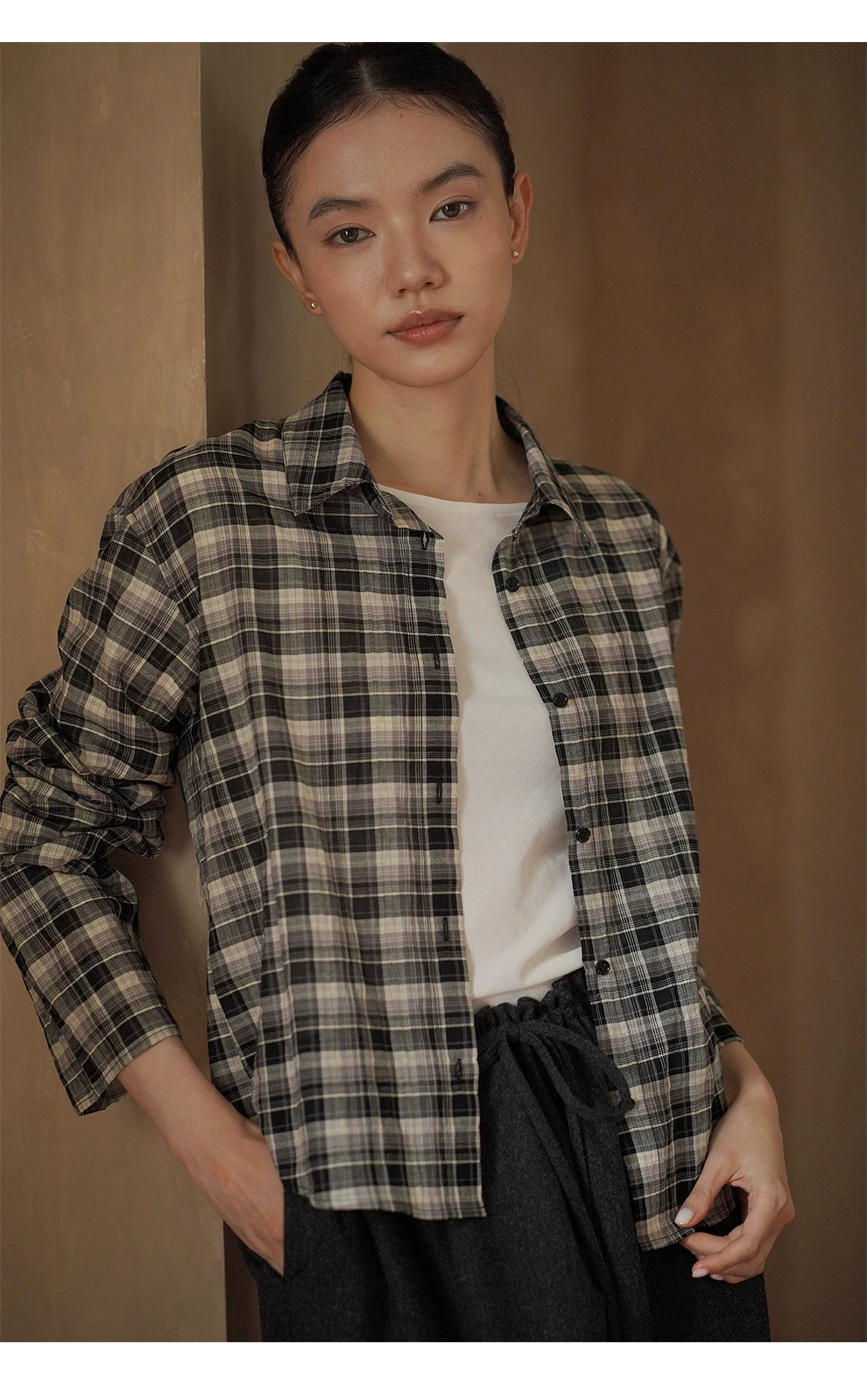 清透鋼琴黑白格紋寬鬆直身顯瘦經典翻領疊穿通勤襯衫女,清透鋼琴黑白格紋寬鬆直身顯瘦經典翻領疊穿通勤襯衫女,HBFW1084,清透鋼琴黑白格紋寬鬆直身顯瘦經典翻領疊穿通勤襯衫女,經典格紋,疊搭造型