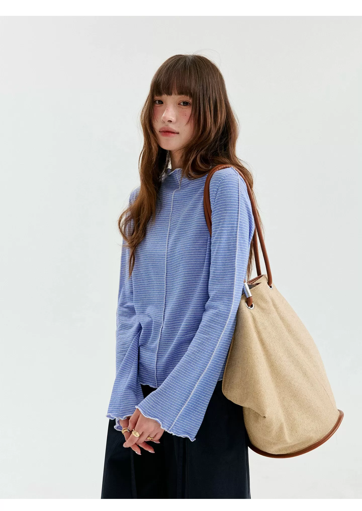藍條紋波浪邊喇叭袖T恤女秋季新款寬鬆內搭上衣,藍條紋波浪邊喇叭袖T恤女秋季新款寬鬆內搭上衣,HBFW1063,藍條紋波浪邊喇叭袖T恤女秋季新款寬鬆內搭上衣,木耳邊,棉麻材質