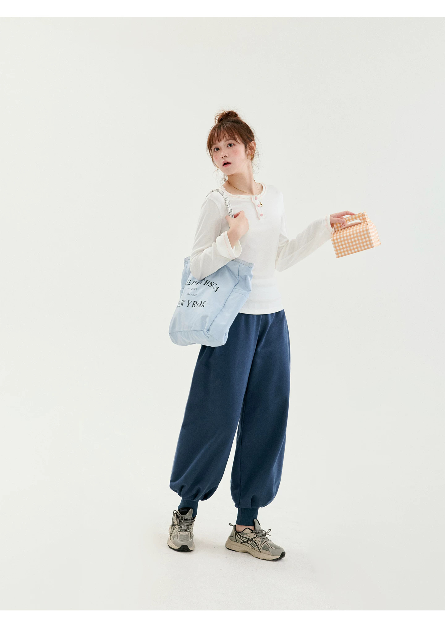撞色邊圓領長袖顯瘦T恤女秋季新款通勤百搭上衣,撞色邊圓領長袖顯瘦T恤女秋季新款通勤百搭上衣,HBFW1036,撞色邊圓領長袖顯瘦T恤女秋季新款通勤百搭上衣,半開排扣,修身版型