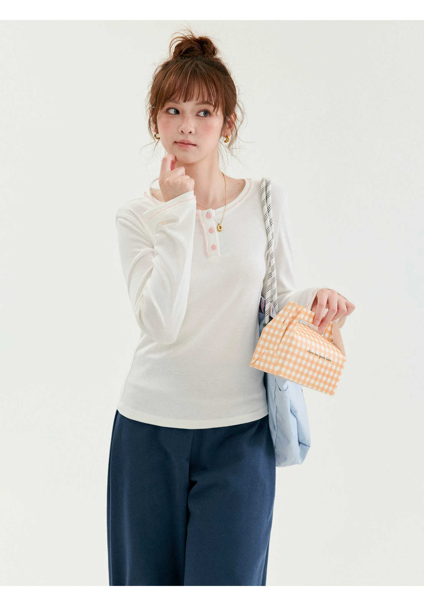 撞色邊圓領長袖顯瘦T恤女秋季新款通勤百搭上衣,撞色邊圓領長袖顯瘦T恤女秋季新款通勤百搭上衣,HBFW1036,撞色邊圓領長袖顯瘦T恤女秋季新款通勤百搭上衣,半開排扣,修身版型