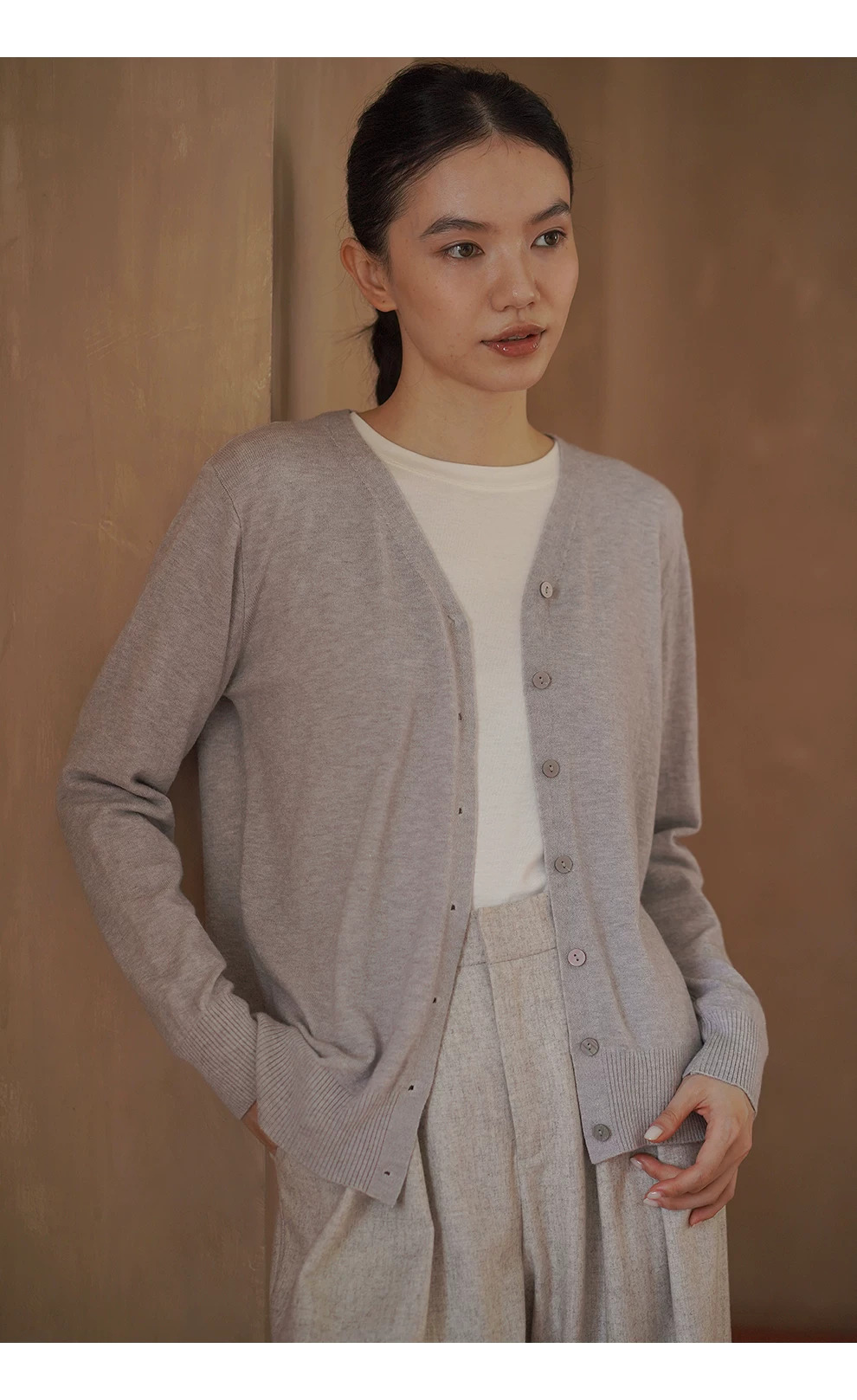 簡約氣質V領開門衫外套軟糯親膚顯瘦寬鬆通勤針織開襟衫女,簡約氣質V領開門衫外套軟糯親膚顯瘦寬鬆通勤針織開襟衫女,HBFW1067,簡約氣質V領開門衫外套軟糯親膚顯瘦寬鬆通勤針織開襟衫女,V領造型,簡約質感