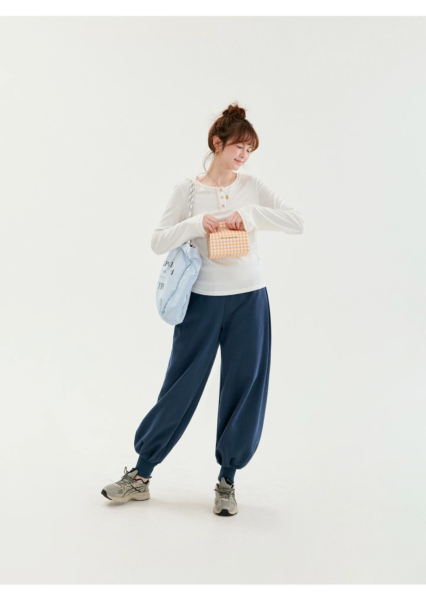 撞色邊圓領長袖顯瘦T恤女秋季新款通勤百搭上衣,撞色邊圓領長袖顯瘦T恤女秋季新款通勤百搭上衣,HBFW1036,撞色邊圓領長袖顯瘦T恤女秋季新款通勤百搭上衣,半開排扣,修身版型