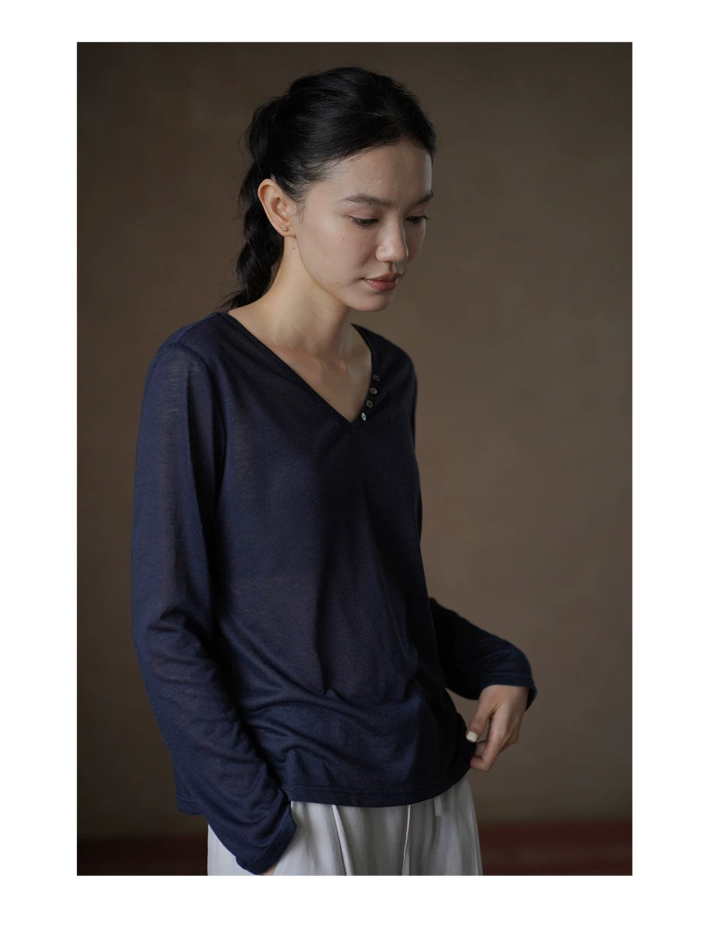 柔軟面膜T紐扣V領顯瘦亞麻混紡長袖通勤鬆弛薄上衣女,柔軟面膜T紐扣V領顯瘦亞麻混紡長袖通勤鬆弛薄上衣女,HBFW1061,柔軟面膜T紐扣V領顯瘦亞麻混紡長袖通勤鬆弛薄上衣女,單邊鈕扣,簡約俐落
