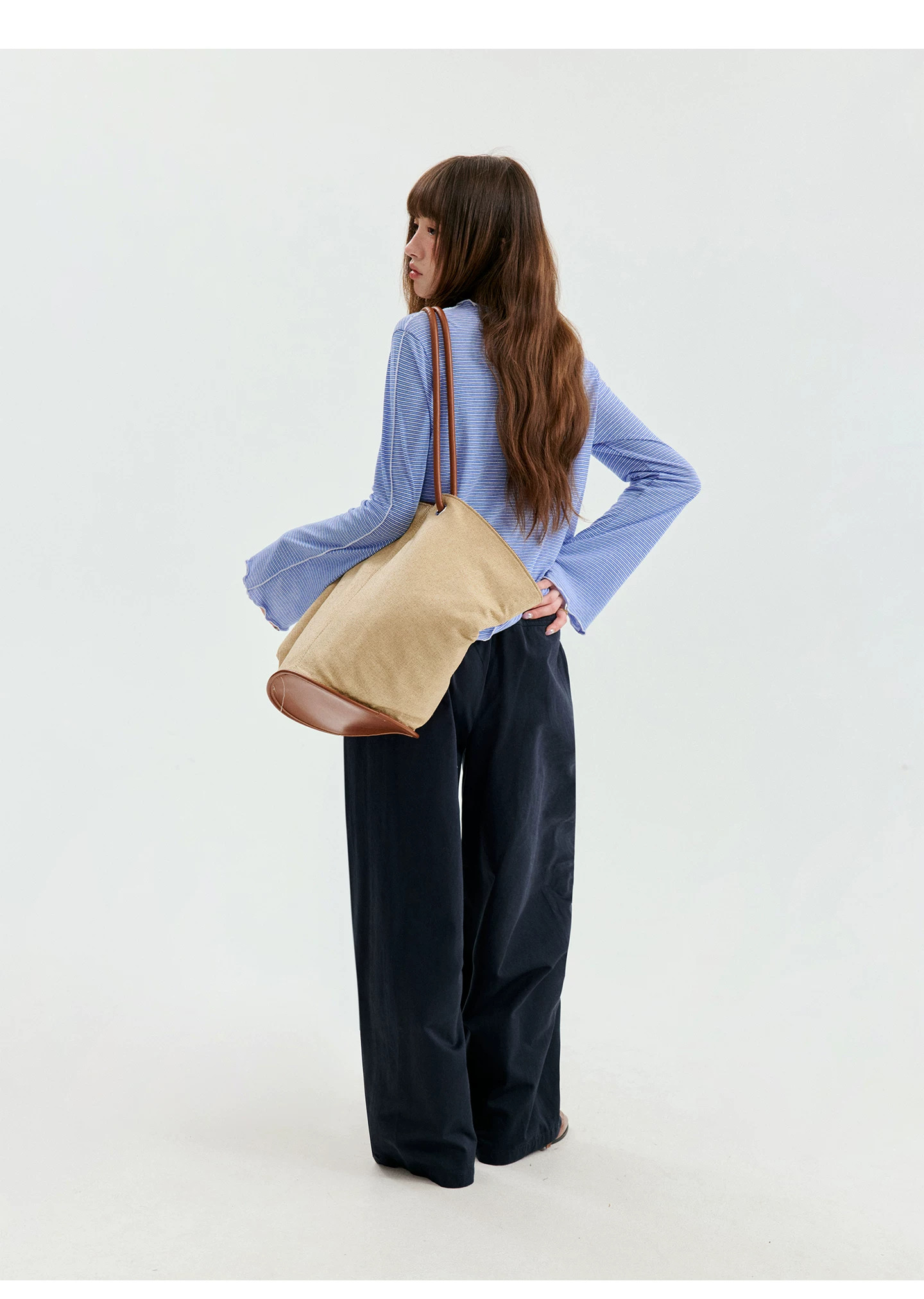 藍條紋波浪邊喇叭袖T恤女秋季新款寬鬆內搭上衣,藍條紋波浪邊喇叭袖T恤女秋季新款寬鬆內搭上衣,HBFW1063,藍條紋波浪邊喇叭袖T恤女秋季新款寬鬆內搭上衣,木耳邊,棉麻材質