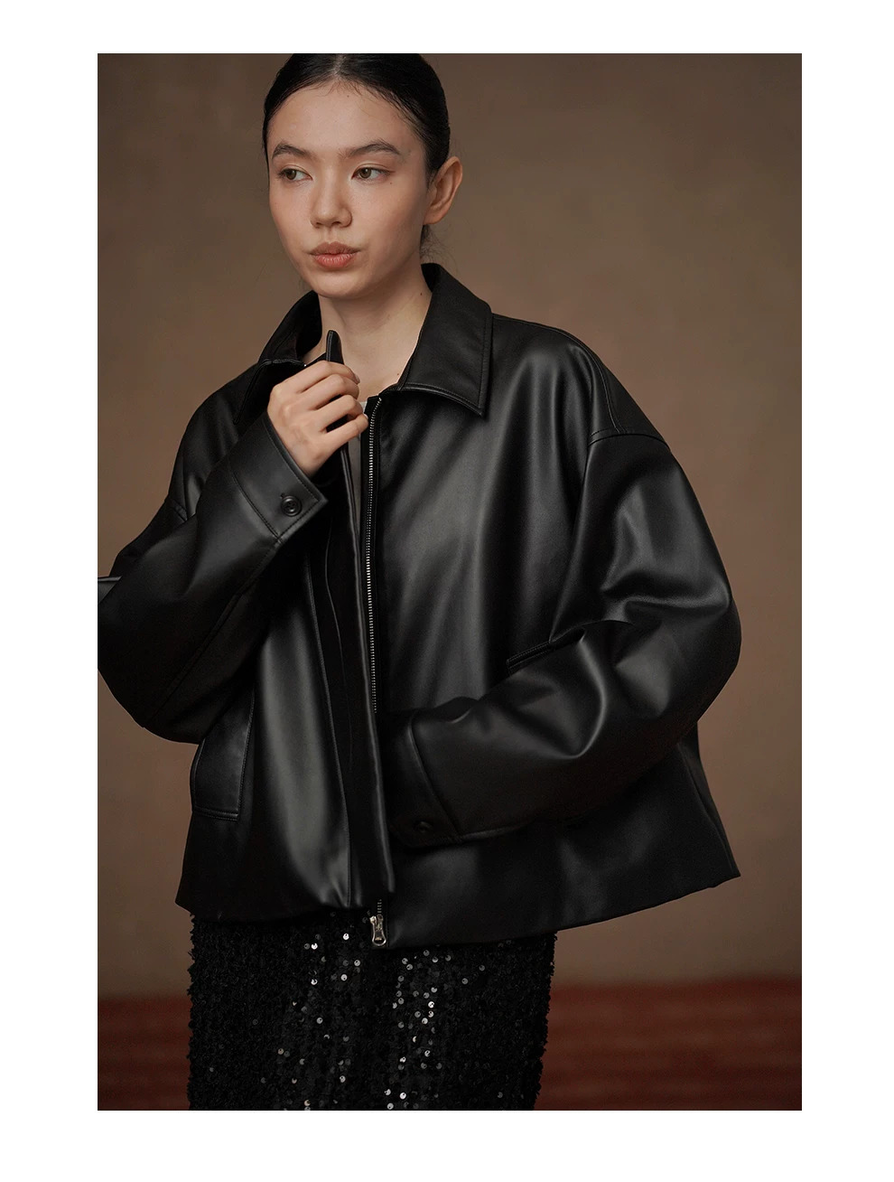 溫潤柔軟環保pu霧面質感夾棉保暖寬鬆顯瘦翻領皮衣外套,溫潤柔軟環保pu霧面質感夾棉保暖寬鬆顯瘦翻領皮衣外套,HBFW5016,溫潤柔軟環保pu霧面質感夾棉保暖寬鬆顯瘦翻領皮衣外套,薄棉填充,保暖機能