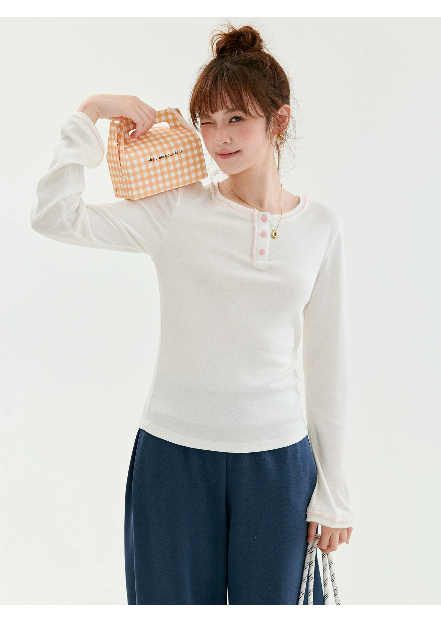 撞色邊圓領長袖顯瘦T恤女秋季新款通勤百搭上衣,撞色邊圓領長袖顯瘦T恤女秋季新款通勤百搭上衣,HBFW1036,撞色邊圓領長袖顯瘦T恤女秋季新款通勤百搭上衣,半開排扣,修身版型