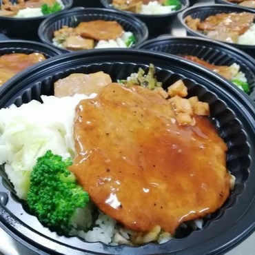 懷舊排骨便當—上海青蔬菜飯